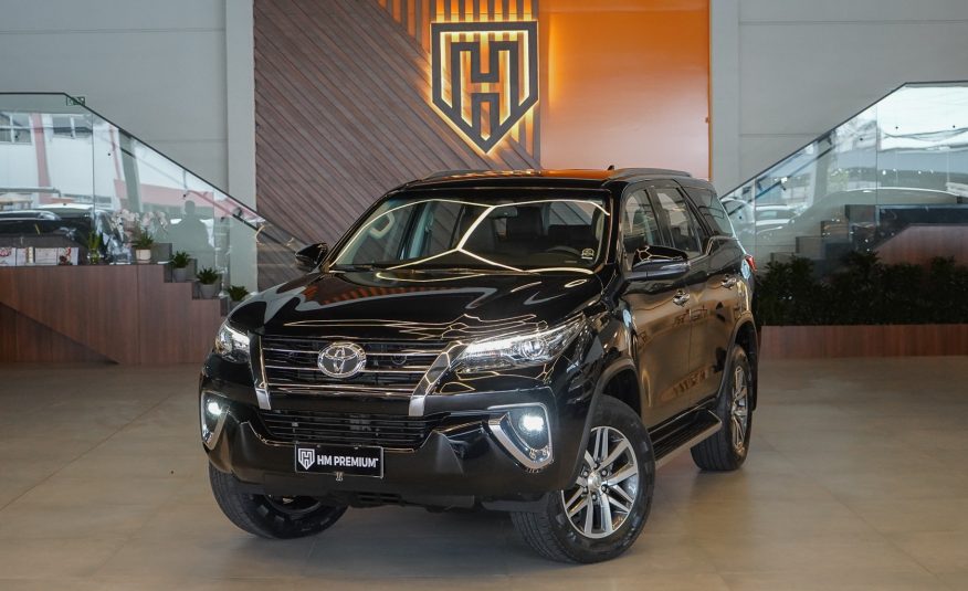 TOYOTA HILUX SW4 SRX 2.8 TURBO DIESEL 4X4 AUTOMÁTICO 2020 – 7 LUGARES